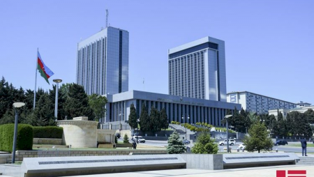 Korrupsiyayla bağlı vəzifəli şəxslərə qarşı tələblər sərtləşdirilir