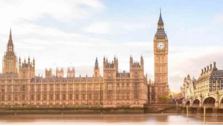 40-dan çox ölkə Böyük Britaniyaya uçuşları dayandırdı