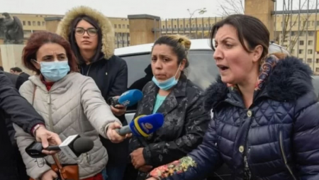 “Hərbi xidmətə göndərəcək uşağımız yoxdur" - Erməni valideynlər