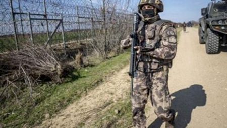 Yunanıstana qaçmaq istəyən 4 türk həbs edildi