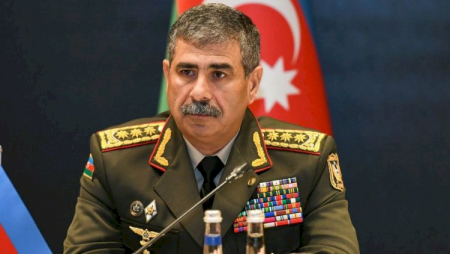 Nazir əsgərlərin təminatında nöqsana yol verən şəxsləri cəzalandırdı