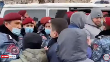 İrəvanda generalın oğlu və bir qrup etirazçı saxlanıldı - VİDEO