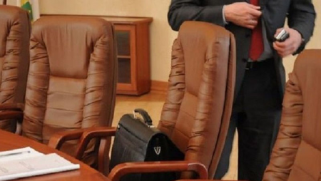 Sabiq deputata qarşı dələduzluq: Armatur biznesinə başlayıbmış