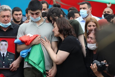 Milli Qəhrəman İlqar Mirzəyevin anası Azərbaycan vətəndaşlığına qəbul edildi