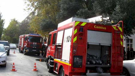 Bakıda qarajın içində “Mercedes” yandı