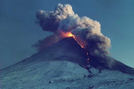 İtaliyada Etna vulkanı yenidən püskürdü