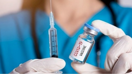 500 dozadan çox koronavirus peyvəndi satmayan əczaçı həbs olundu