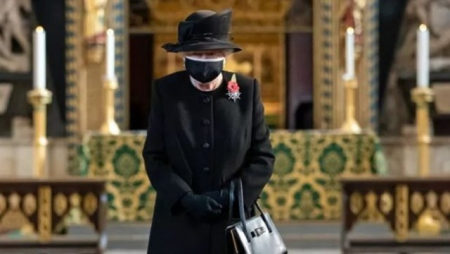 Kraliça II Elizabet koronavirus peyvəndi vurdurdu