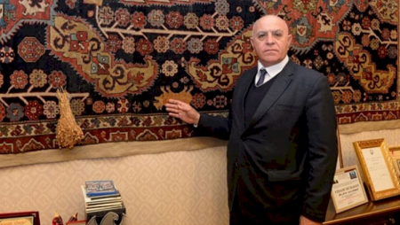Vidadi Muradovun xalçanın altına yığdıqları