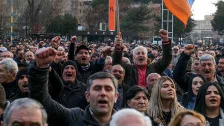 Ermənistanda etiraz aksiyaları: Paşinyanın istefası tələb olunur - VİDEO