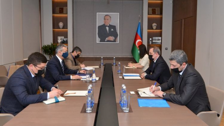 Ceyhun Bayramov Özbəkistan səfiri ilə görüşdü