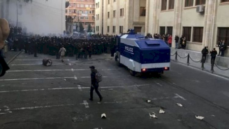 Müxalifət tərəfdarları ilə polis arasında qarşıdurma olub