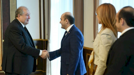 Ermənistan prezidenti müxalifət lideri ilə görüşdü