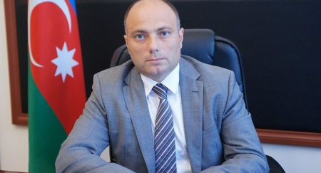 Nazir qalmaqallı direktora vəzifə verdi
