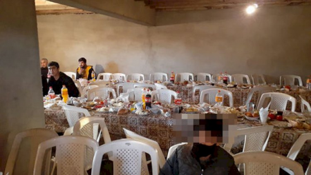 Qonşusunun evində oğluna toy etdi, polis gəldi
