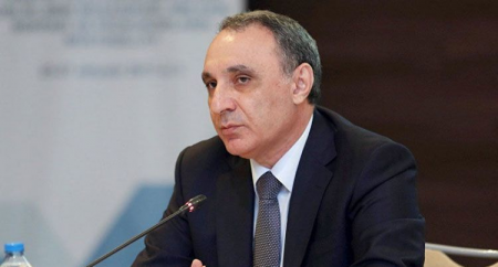 Kamran Əliyev Baş Prokurorluqda iclas keçirir
