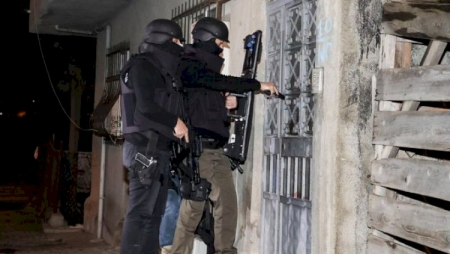 İstanbulda PKK-ya işləyən 10 nəfər tutuldu