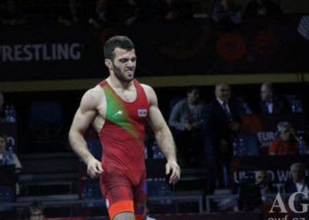 Güləşçimiz erməni Avropa çempionuna qalib gəldi