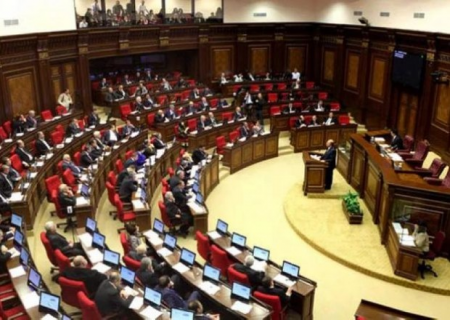 Ermənistanda hərbi vəziyyət ləğv olunur