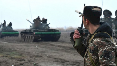 Tankları məhv edilən Ermənistan köhnə T-55-ləri təlimə çıxardı - FOTO