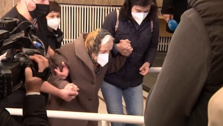 104 yaşlı qadın peyvənd vurdurdu: "Nəticəmi görmək istəyirəm"