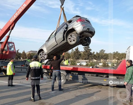 Bakıda BMW “Mercedes”lə toqquşdu: Yaralanan var