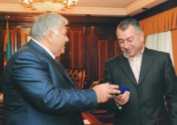 Rafael Cəbrayılov indi də Oqtay Əsədovun üzünə durur: - “Nə almışamsa, aparıb ona vermişəm”