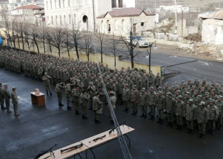 Ehtiyata buraxılan hərbçilər yola salındı