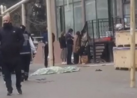 Bakıda gənc qız özünü binadan atdı - VİDEO