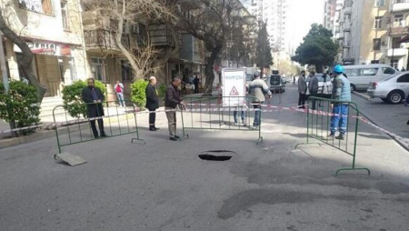 Bakıda yol çökdü