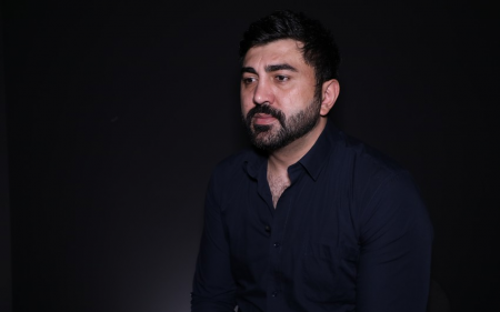 Müharibədə qənimət kimi götürülən texnikanı təmir edən müğənni - VİDEO