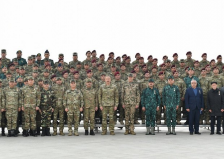 Hərbçilərə yüksək hərbi mükafatlar təqdim edildi