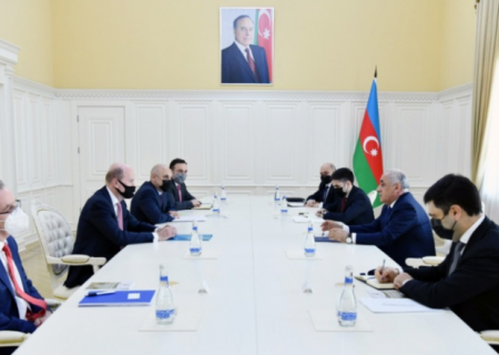 Əli Əsədov BP-nin regional prezidenti ilə görüşdü