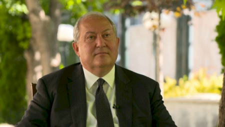 Sarksyan Gürcüstana gedir