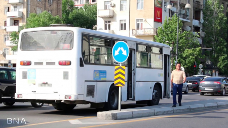 Bakıda avtobus piyadanı vurdu