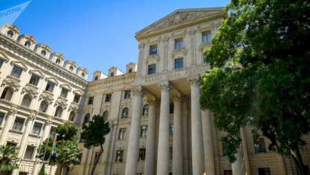 XİN Paşinyana şeirlə cavab verdi