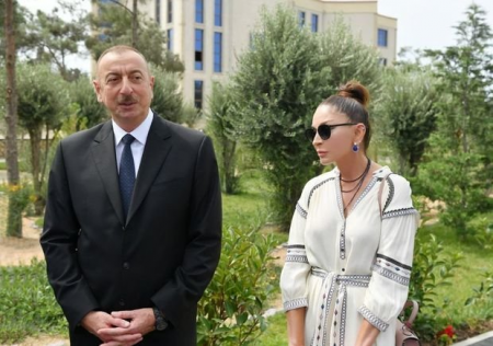 İlham Əliyev və Mehriban Əliyeva Pirşağı qəsəbəsində