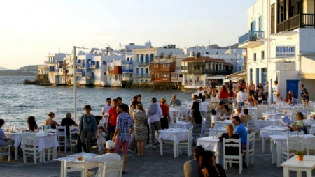 Yunanistan 35 ölkə üçün hava sərhədini açır