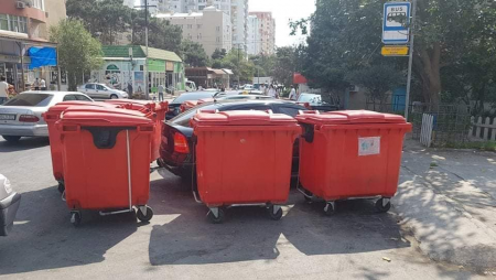Bakıda maşını düzgün yerdə saxlamayan sürücüyə “dərs keçdilər” - FOTO