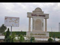 Cinayət Məcəlləsinin maddəsinin 3 maddəsi ilə təqsirləndirilən və barəsində məhkəmə hökmü olan baş həkim yenə iş başındadır