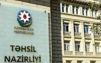 Bir qrup valideyn Təhsil Nazirliyinin qarşısında etiraz aksiyası keçirib