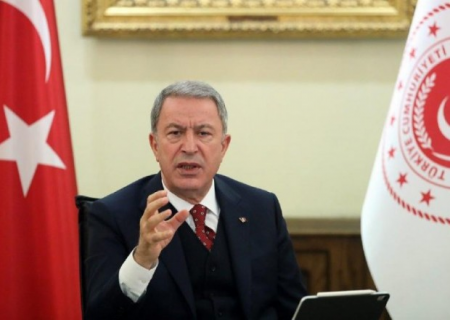 "Siyasətçilər tarixçi ola bilməz" - Hulusi Akar