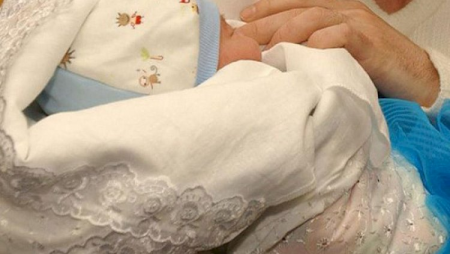 Azərbaycanda yeni doğulan uşaq 1 gün sonra öldü