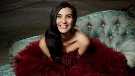 Tuba Büyüküstün "Sefirin kızı" serialından ayrılacaq