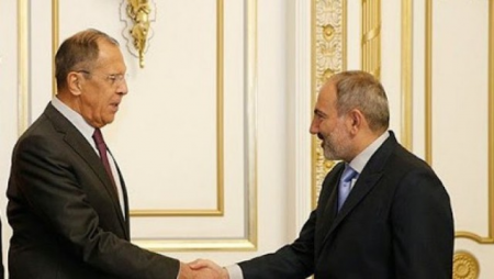 Lavrov Paşinyanla görüşəcək