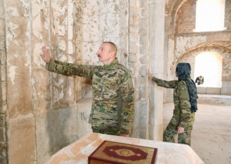 Prezident İlham Əliyev Şuşada Yuxarı Gövhərağa məscidində olub