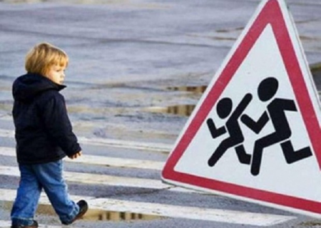 Bakıda 10 yaşlı uşağı avtomobil vurdu - Piyada zolağında