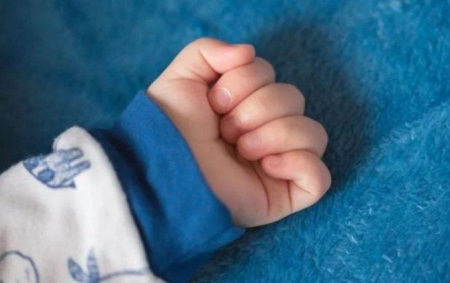 Həkimlər qızı olan anaya oğlan uşağı verib - Azərbaycanda ŞOK