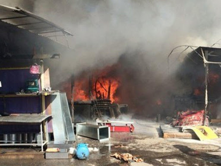 Bərdədə bazar yanır