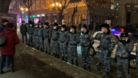 Koçaryan: “Ermənistanda hərbi vəziyyət elan oluna bilər”